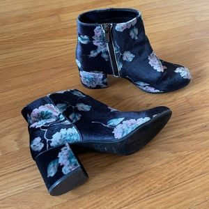 Circus by Sam Edelman Velvet Floral Bootie.  Size 8.5.